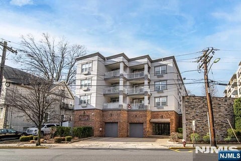 Photo of 547 Gorge Rd #2D, Cliffside Park, NJ 07010 (MLS # 26035276)