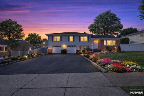 206 Harwood Place Paramus NJ 07652