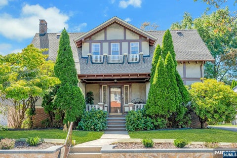 Photo of 85 Spring Valley Avenue, Hackensack, NJ 07601 (MLS # 26034706)