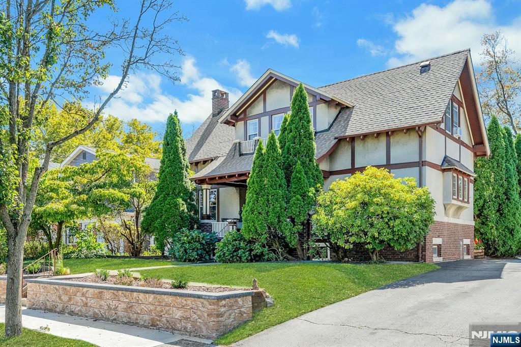 85 Spring Valley Avenue
