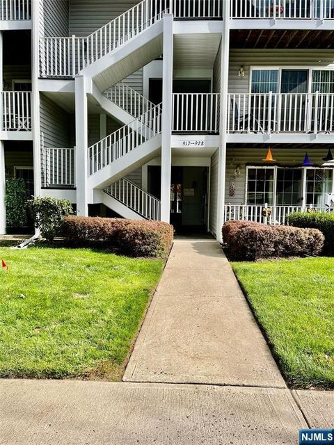 Photo of 926 Juniper Way, Mahwah, NJ 07430 (MLS # 25041665)