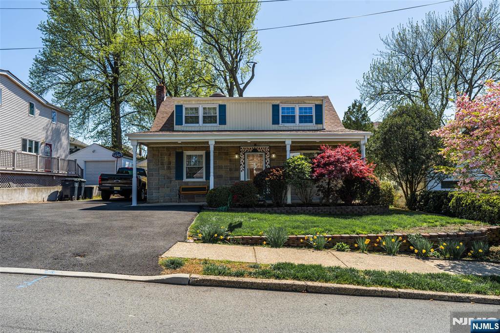 Property for Sale at 12 Gordon Road, Bergenfield, New Jersey - Bedrooms: 3 
Bathrooms: 2 
Rooms: 9  - $650,000