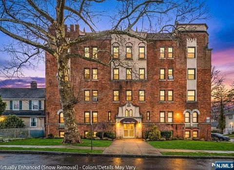 Photo of 303 Hamilton Place #B4, Hackensack, NJ 07601 (MLS # 26011593)