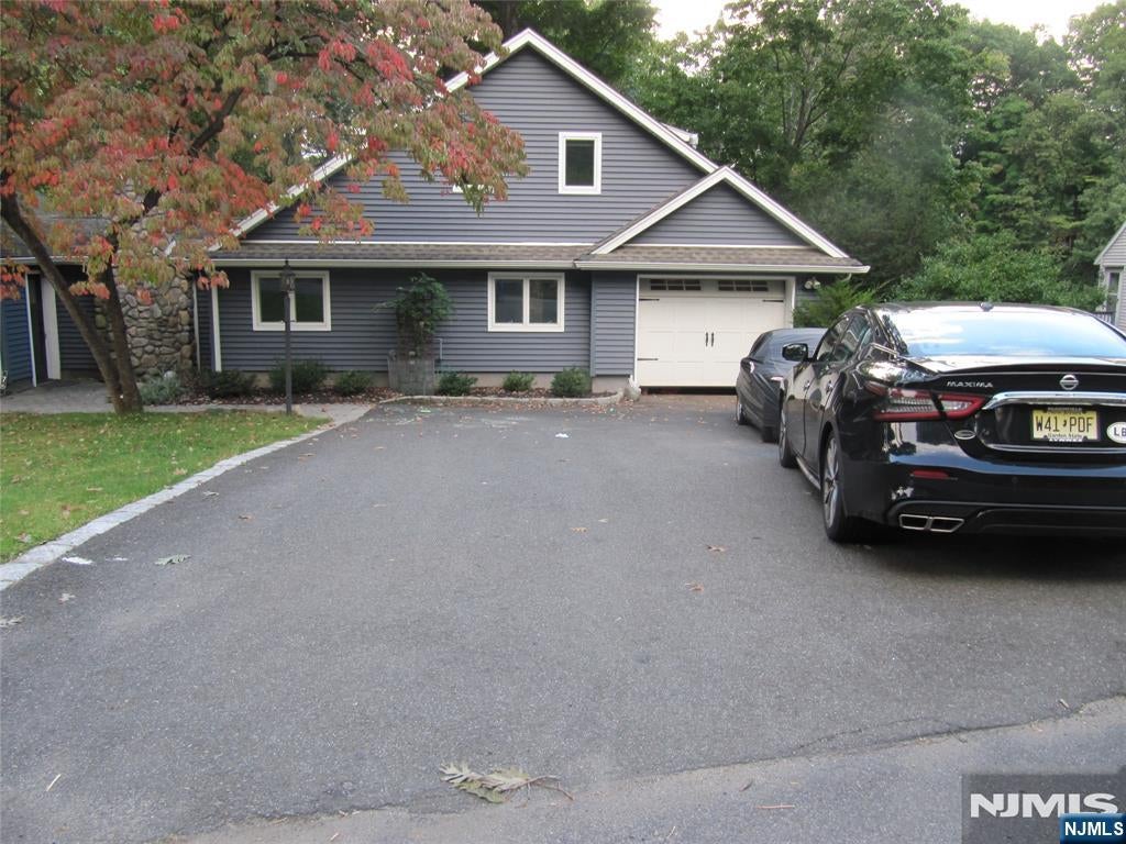 76 Ramapo Hills Boulevard