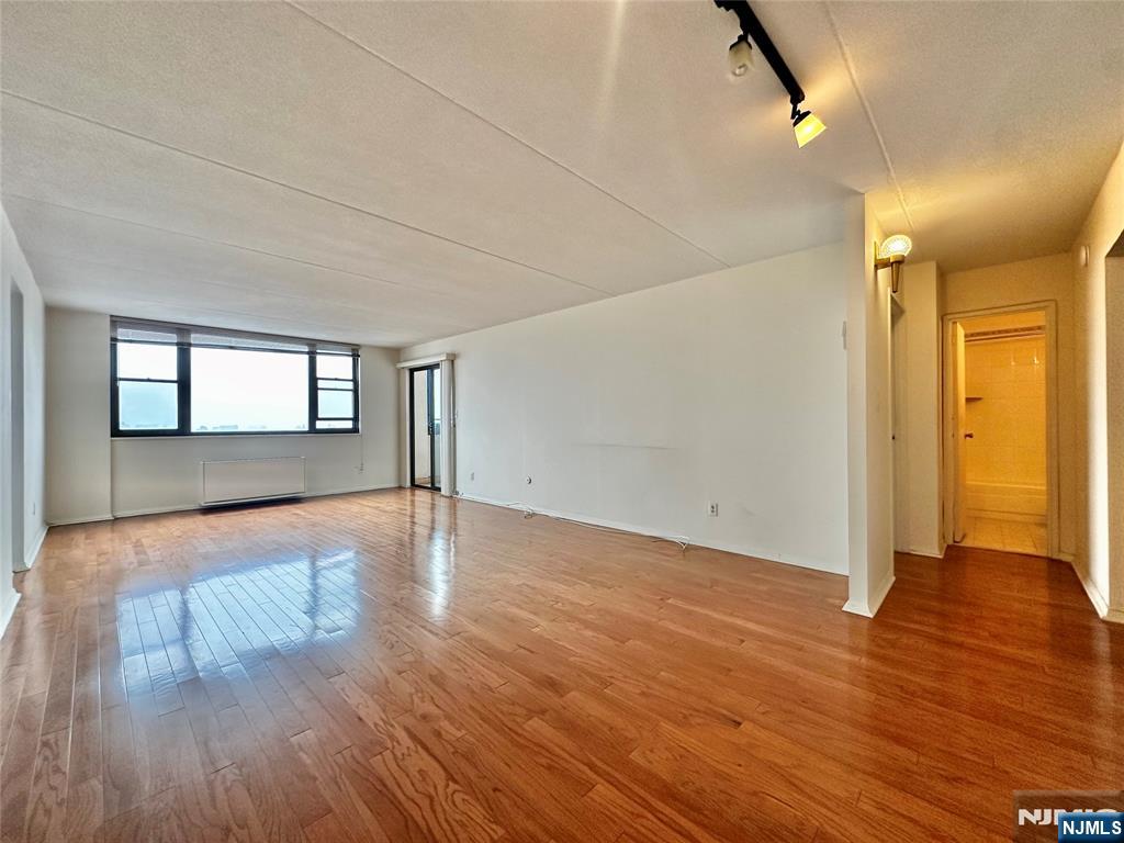 Property for Sale at 250 Gorge Rd 23A, Cliffside Park, New Jersey - Bedrooms: 1 
Bathrooms: 1  - $289,000