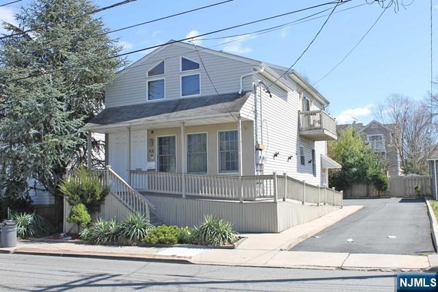 Rental Property at 42 Locust Ln 1, East Rutherford, New Jersey - Bedrooms: 3 
Bathrooms: 2 
Rooms: 6  - $2,700 MO.