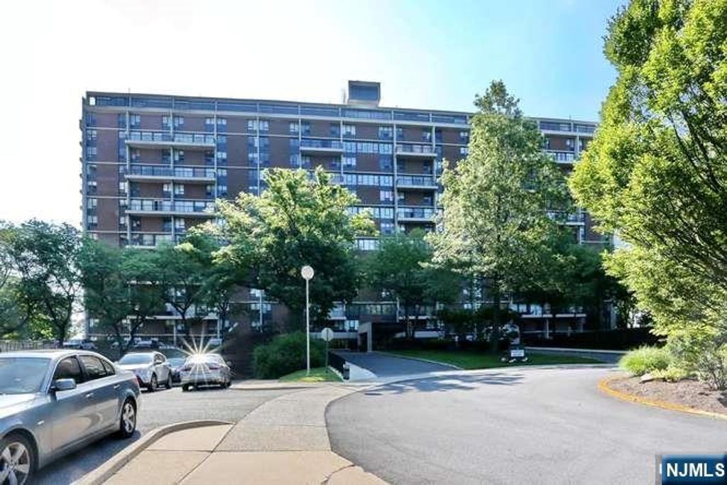 Photo of 1 Horizon Road #619, Fort Lee, NJ 07024 (MLS # 26012282)
