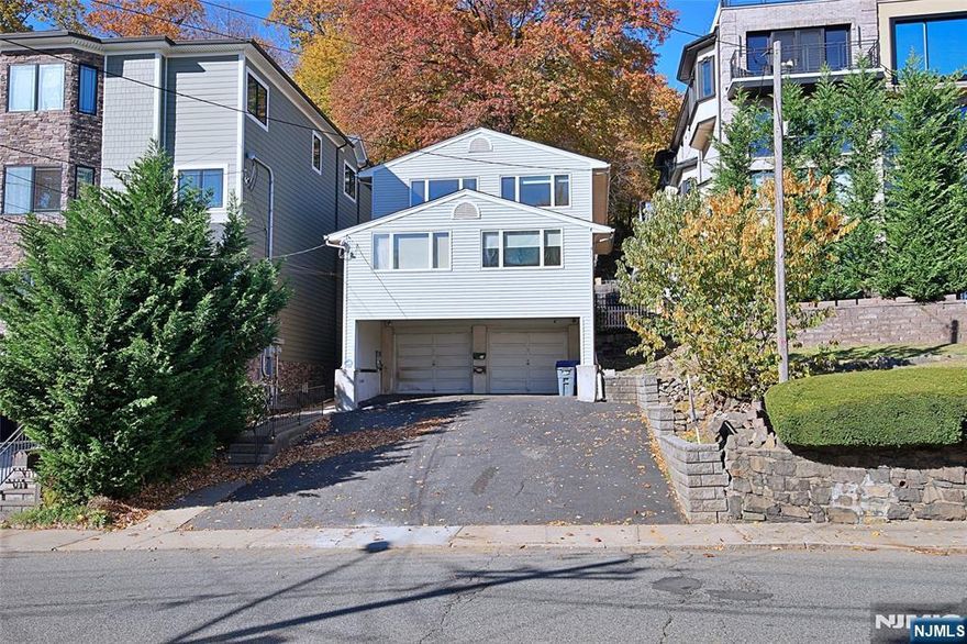 Beautiful 2nd-floor apt located across from Veterans Park. Wonderful Hudson River view. This 2-bedroom has an updated 'open' floor plan with a new kitchen, bath, and hardwood floors. Laundry and 3 parking spaces included. The bus stop is steps away, and you are within walking distance of the Ferry to NYC. Tenant pays utilities.