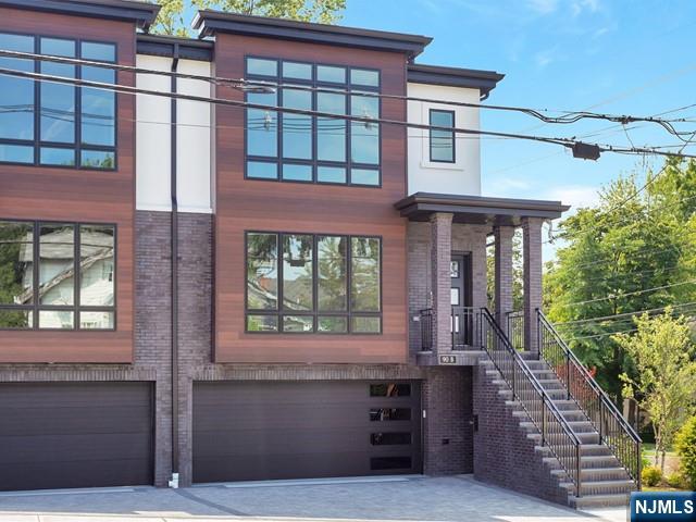 90 Henry Ave B, Palisades Park, New Jersey - 3 Bedrooms  
4 Bathrooms  
8 Rooms - 