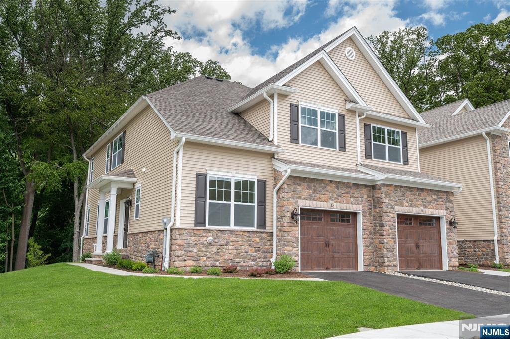 Rental Property at 10 Watersedge, Par-Troy Hills Twp, New Jersey - Bedrooms: 3 
Bathrooms: 2 
Rooms: 8  - $4,950 MO.