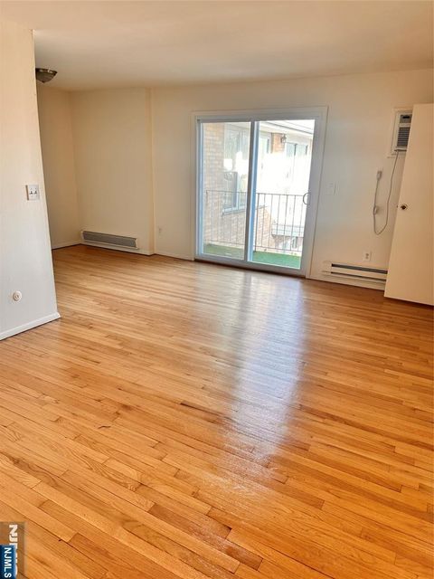 476 HARRISON Avenue C6 Lodi NJ 07644