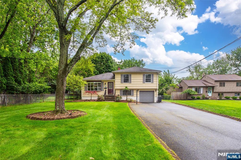 Property for Sale at 60 Lyon Road, Waldwick, New Jersey - Bedrooms: 3 
Bathrooms: 2 
Rooms: 7  - $699,000