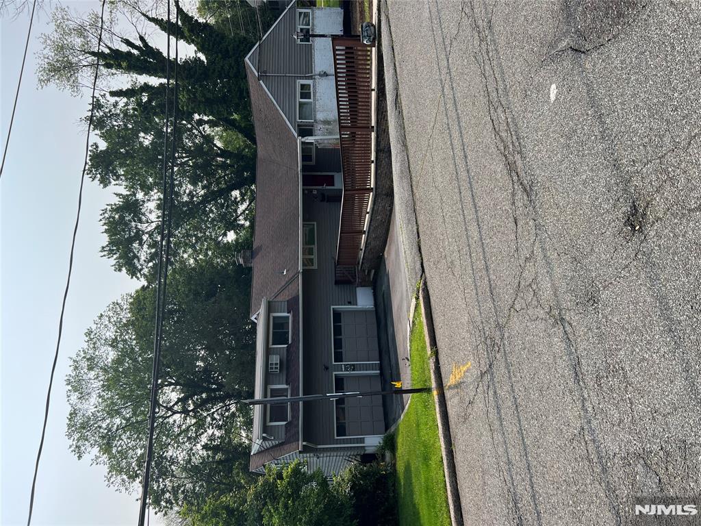5 Saddle Ranch Lane, Hillsdale, New Jersey - 3 Bedrooms  
2 Bathrooms  
8 Rooms - 