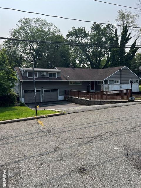 5 Saddle Ranch Lane Hillsdale NJ 07642