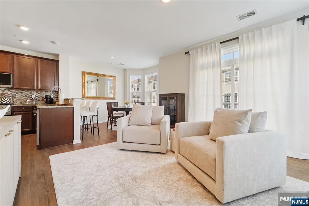 24 Jasmine Lane 1212