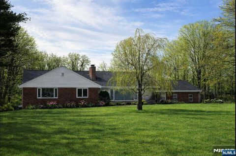 Photo of 391 Forest Rd, Mahwah, NJ 07430 (MLS # 26003173)