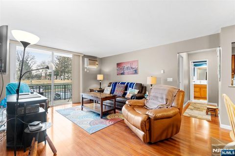 462 Liberty Street Unit 212, Little Ferry, NJ 07643 - MLS#: 25006760