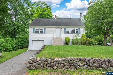 Photo of 1 Aspen Road, Ringwood, NJ 07456 (MLS # 26019369)