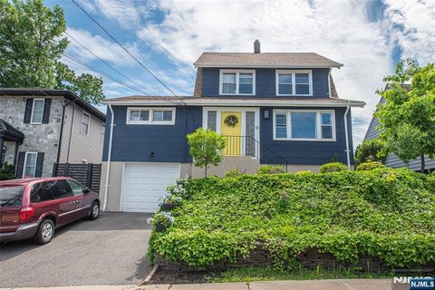 Photo of 118 Hamilton Avenue, Hasbrouck Heights, NJ 07604 (MLS # 26019849)