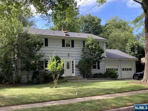 Photo of 50 Taylor Dr, Closter, NJ 07624 (MLS # 26013566)