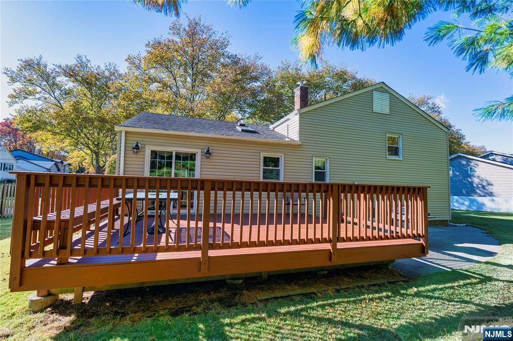 Photo of 331 Ellen Place, Paramus, NJ 07652 (MLS # 25038005)