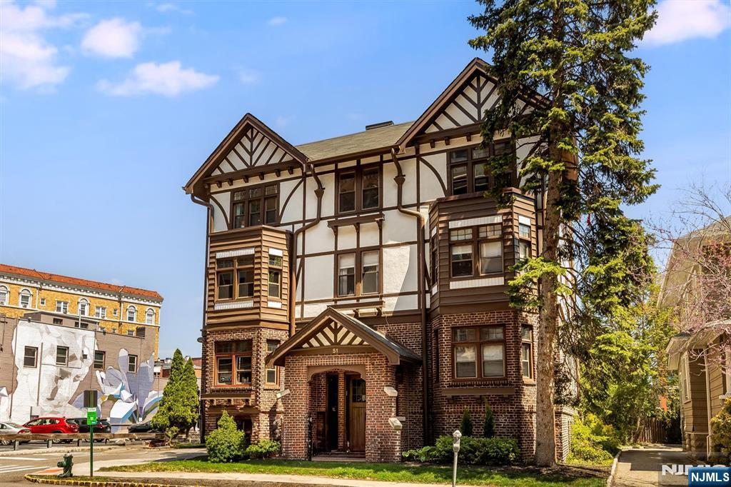 51 S Park Street 302