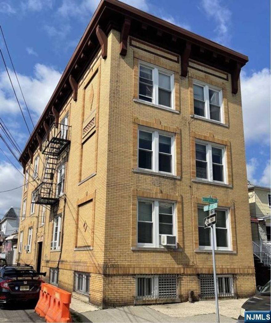 Very nice and bright, recently renovated 2 Bedroom apartment on 2nd floor in Multifamily building. Unit features Spacious Kitchen with countertops, and hardwood floors throughout. Located convenient to NYC transportation via Bus (1 block away) and Light Rail (3 Blocks away).