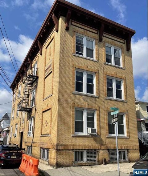 Photo of 18 E 17th St #2R, Bayonne, NJ 07002 (MLS # 25036384)