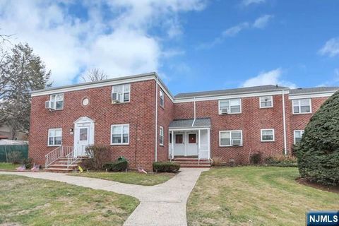 Photo of 346 Esplanade #60, Hackensack, NJ 07601 (MLS # 25041752)