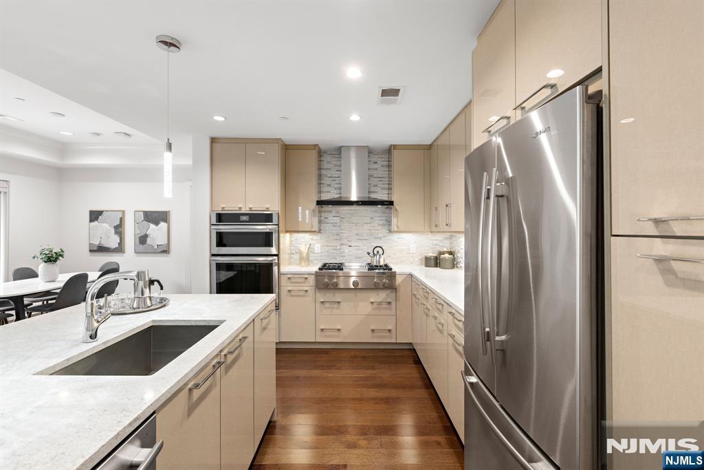 150 Henley Place 213