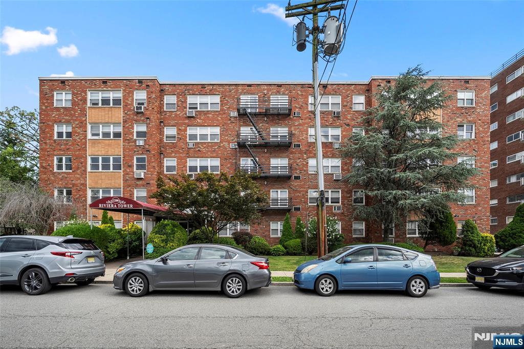2200 Center Avenue D1
