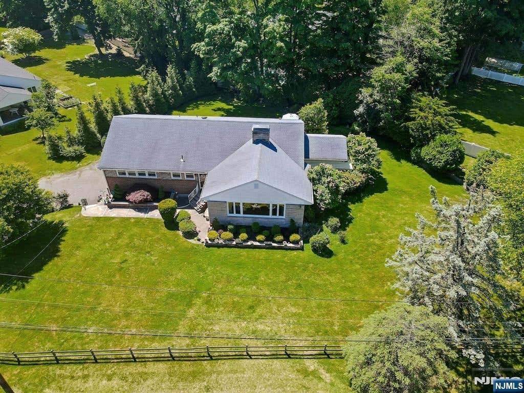 Photo of 10 Shaw Road, Woodcliff Lake, NJ 07677 (MLS # 26025787)