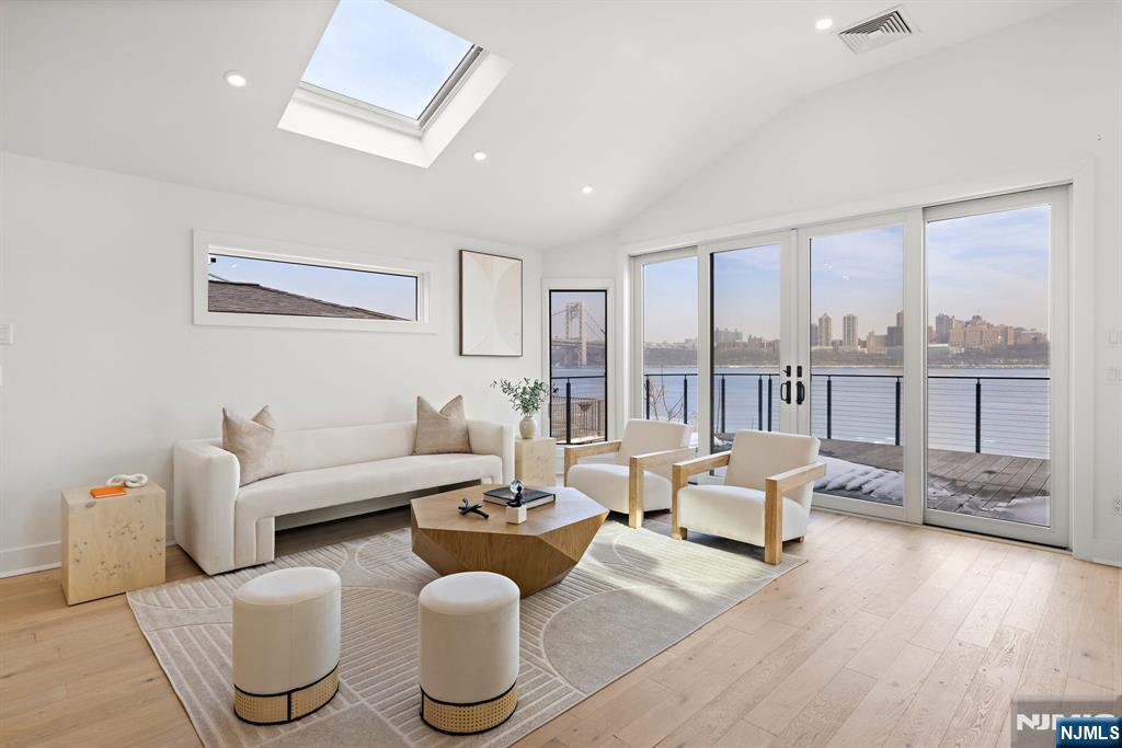 27 Shore Road