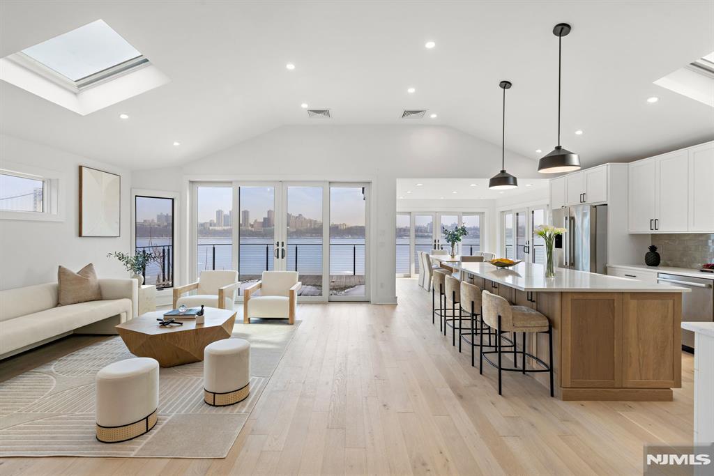 27 Shore Road