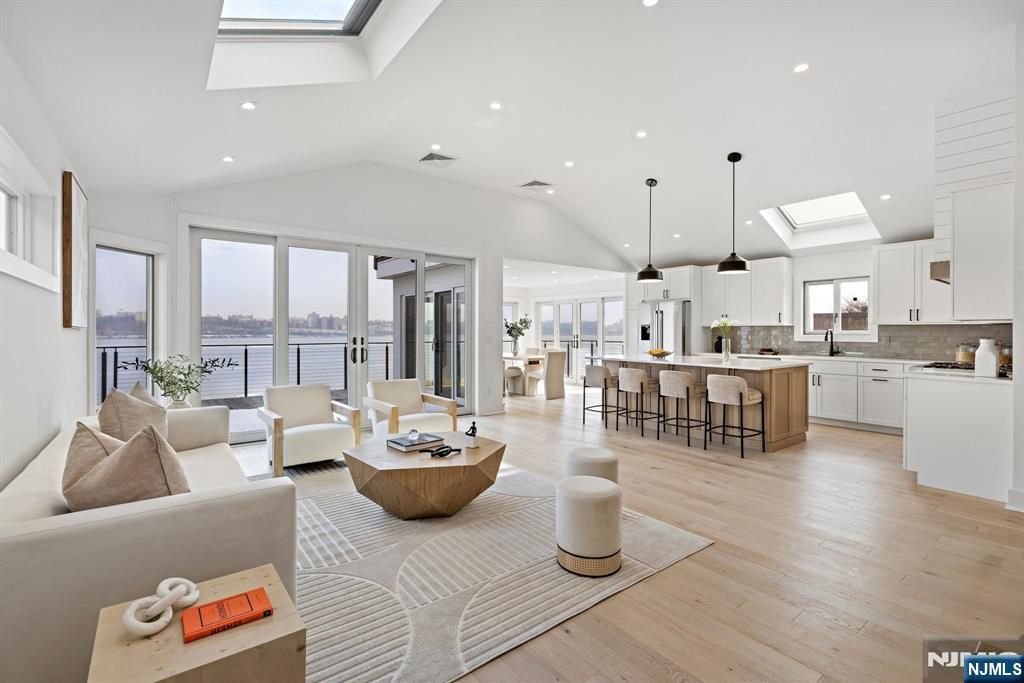 Photo of 27 Shore Road, Edgewater, NJ 07020 (MLS # 26018558)