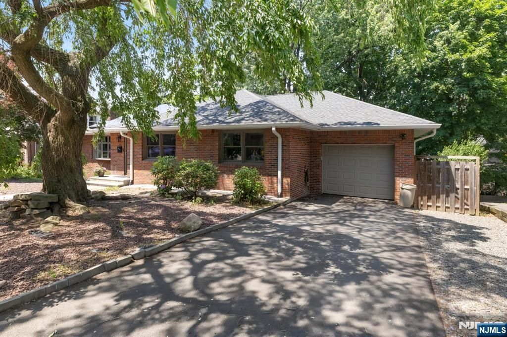 Photo of 48 Palmer Place, Leonia, NJ 07605 (MLS # 26018569)