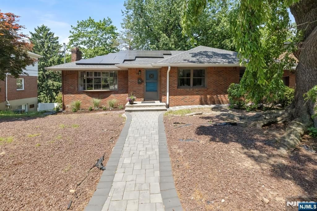 Photo of 48 Palmer Place, Leonia, NJ 07605 (MLS # 26018569)