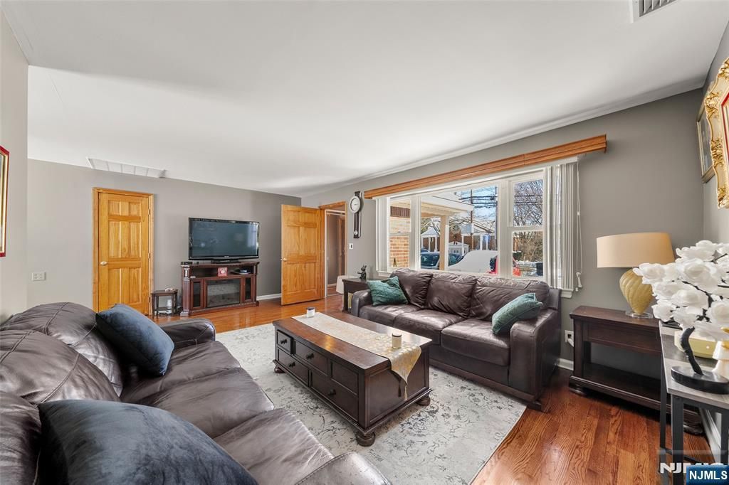 Photo of 219 Farview Avenue, Paramus, NJ 07652 (MLS # 26013707)