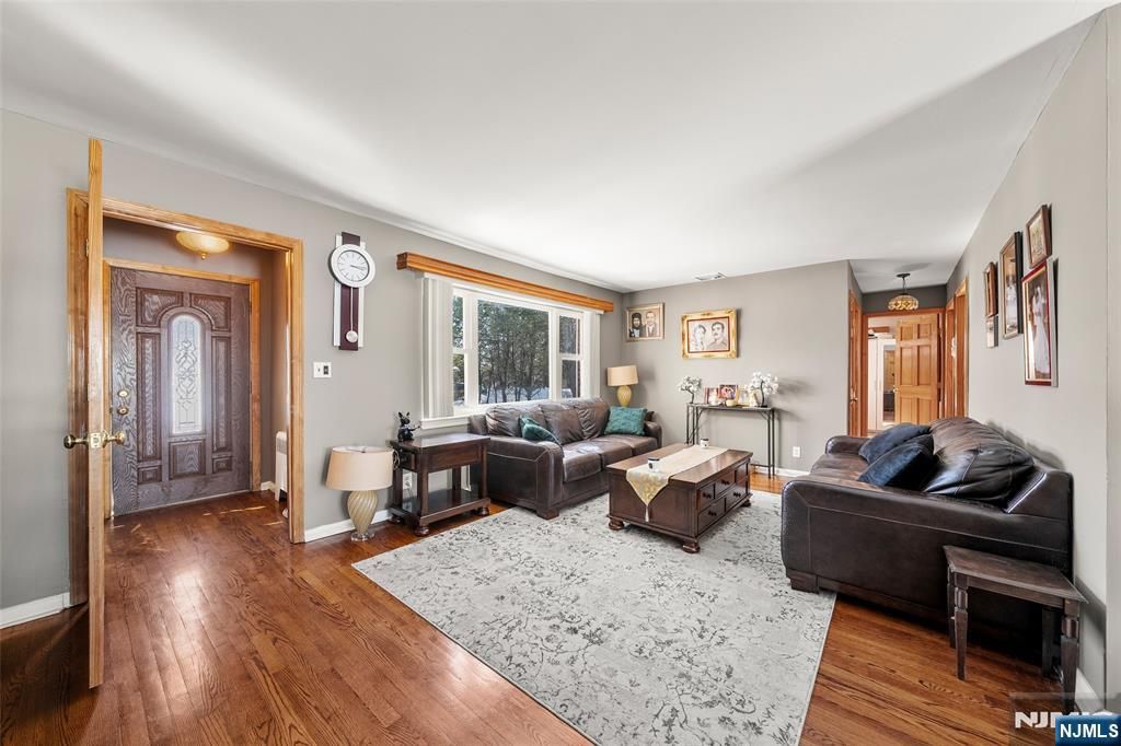 Photo of 219 Farview Avenue, Paramus, NJ 07652 (MLS # 26013707)