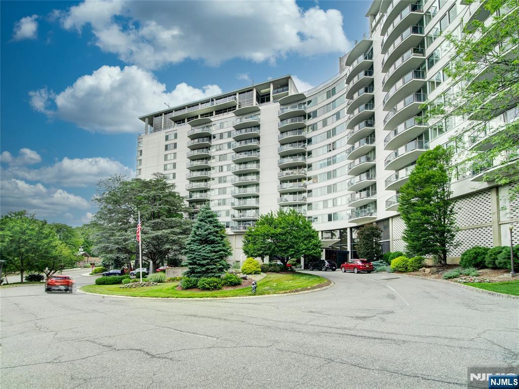 1 Claridge Drive 925