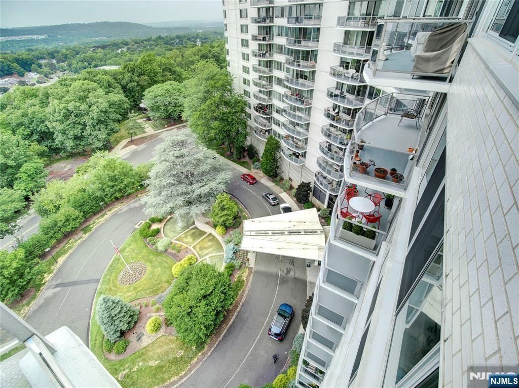 1 Claridge Drive 925