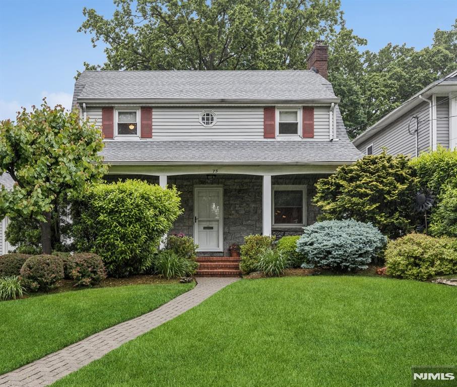 Property for Sale at 77 Bennett Road, Teaneck, New Jersey - Bedrooms: 3 
Bathrooms: 3 
Rooms: 7  - $899,000