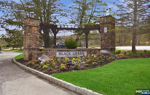 2 Pine Crescent 14 Vernon NJ 07462