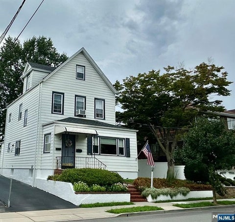 Photo of 20 Jane St, East Rutherford, NJ 07073 (MLS # 26032214)