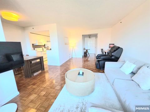 Photo of 100 Old Palisade Road #1615, Fort Lee, NJ 07024 (MLS # 25037335)