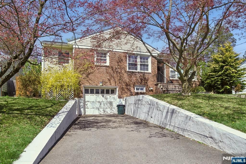 Photo of 39 Glen Avenue, Millburn, NJ 07041 (MLS # 26013316)