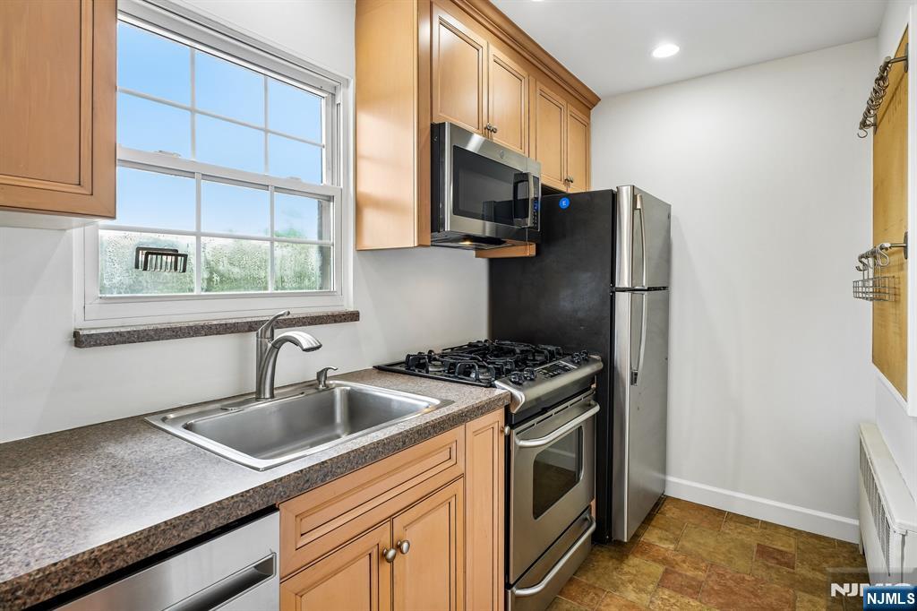 16 Wedgewood Drive 24