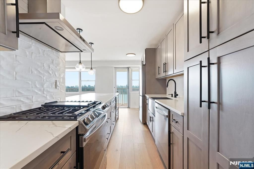 Photo of 6600 Boulevard East #22N, West New York, NJ 07093 (MLS # 26012083)