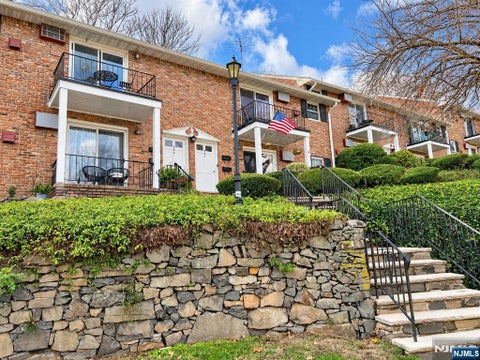 Photo of 320 South Street #18H, Morristown Township, NJ 07960 (MLS # 26035520)