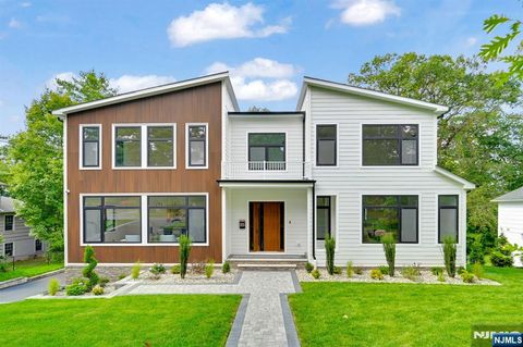 Photo of 55 Troy Drive, Millburn, NJ 07078 (MLS # 25033731)